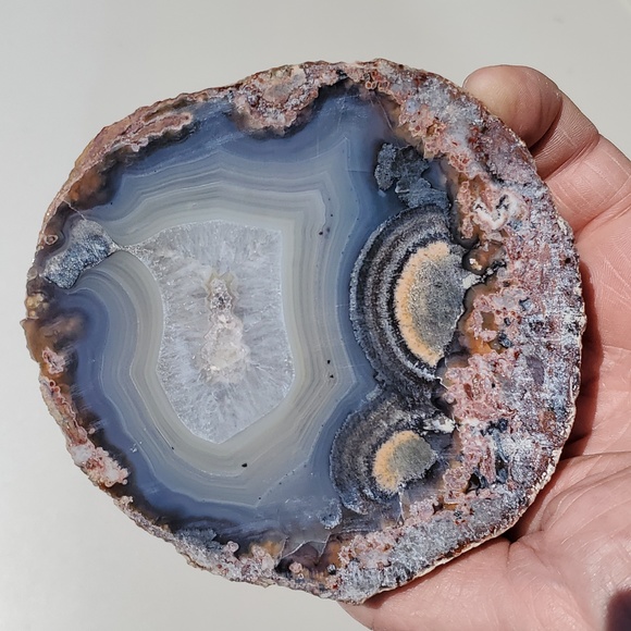 Gorgeous Banded Agate. Colors: Blue, gray, cream, tan and pink - Picture 5 of 5